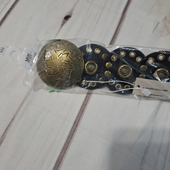 Brown and Gold Women's Belt - Picture 2 of 8